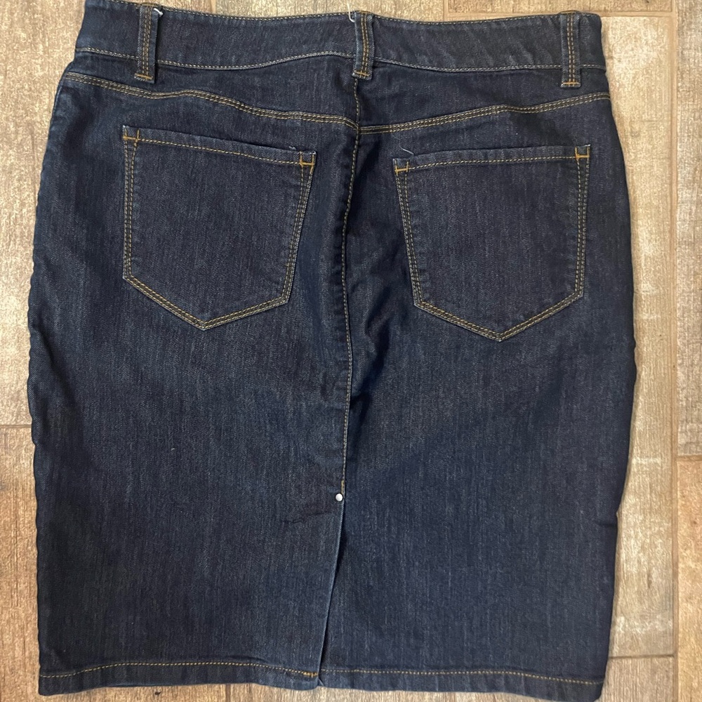 Ann Taylor Denim Skirt size 8P - Picture 2 of 6